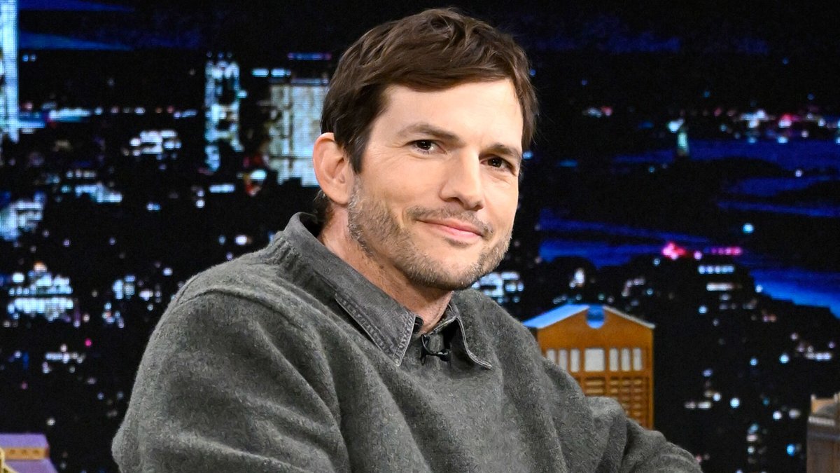 .ashton kutcher didn’t recognize Harry Styles. singing at a karaoke party eight years ago 🤣 #FallonTonight
