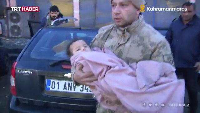 Kahramanmaraş'ta 4'ü çocuk 5 kişi enkazdan sağ çıkarıldı. TRT Haber muhabiri Sena Kaya ve Kameraman Bülent Serin o anlara tanıklık etti.
