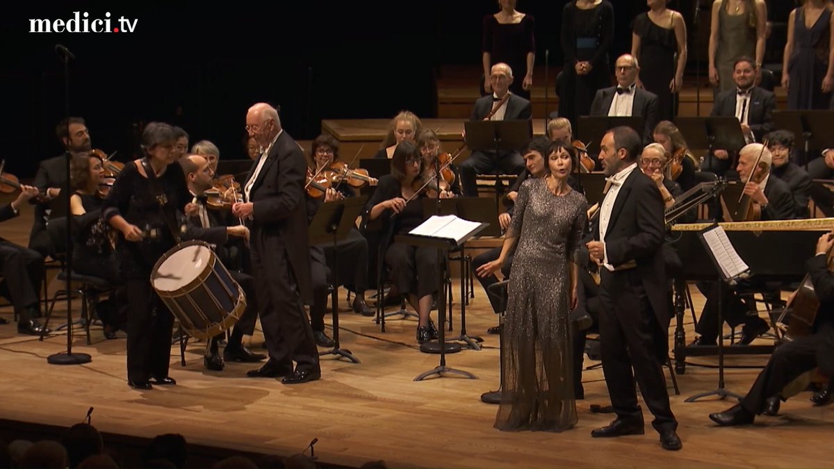 [IF IT AIN'T BAROQUE, DON'T FIX IT] 🌺🥁 Here's a catchy melody to whistle all day long: Rameau's "Air des sauvages" from Les Indes Galantes! Soak up this stunning performance by Les Arts Florissants, available in full on 🌺🥁
