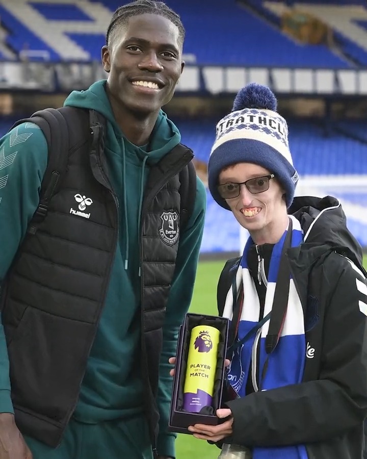 We had a new photographer on the team at the weekend... 📸 Everton Fan Engagement Team 💙