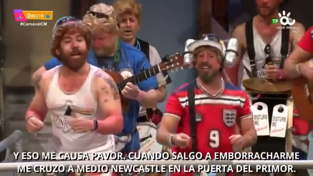 🎭🎵 La murga de Roquetas de Mar 'No me pises que llevo chanclas' realiza una mordaz crítica a la #Málaga más turística durante su pase de semifinales en el Concurso de Canto del #CarnavalMLG 🎬 Imagen cedida por Canal Málaga RTV