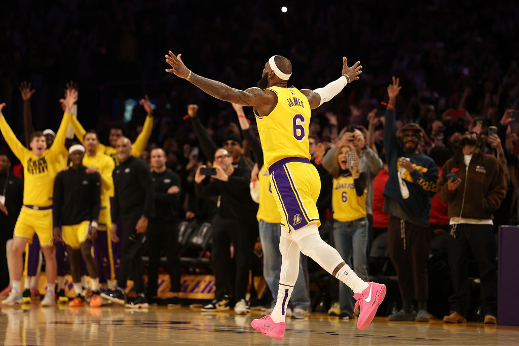 El MOMENTO que PASA a la HISTORIA LeBron James supera a KAREEM como el MÁXIMO ANOTADOR de la HISTORIA #dormiresdeocobardes
