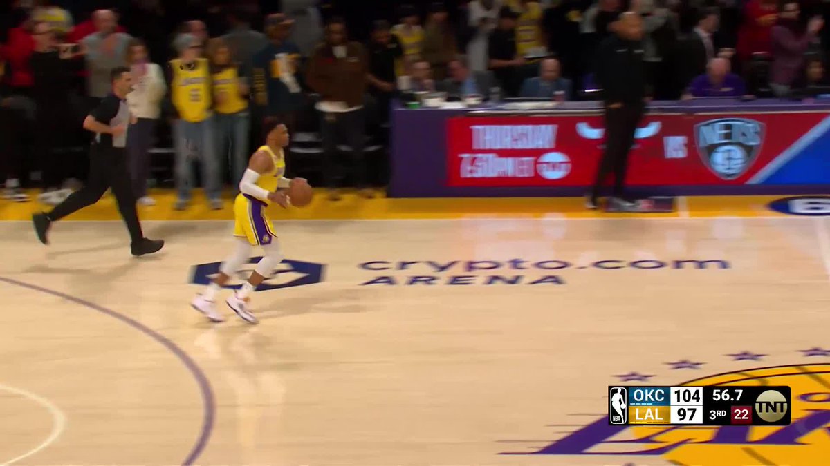 UN SHOT POUR L'HISTOIRE. MEILLEUR SCOREUR DE L'HISTOIRE DE LA LIGUE : @KINGJAMES 🙌