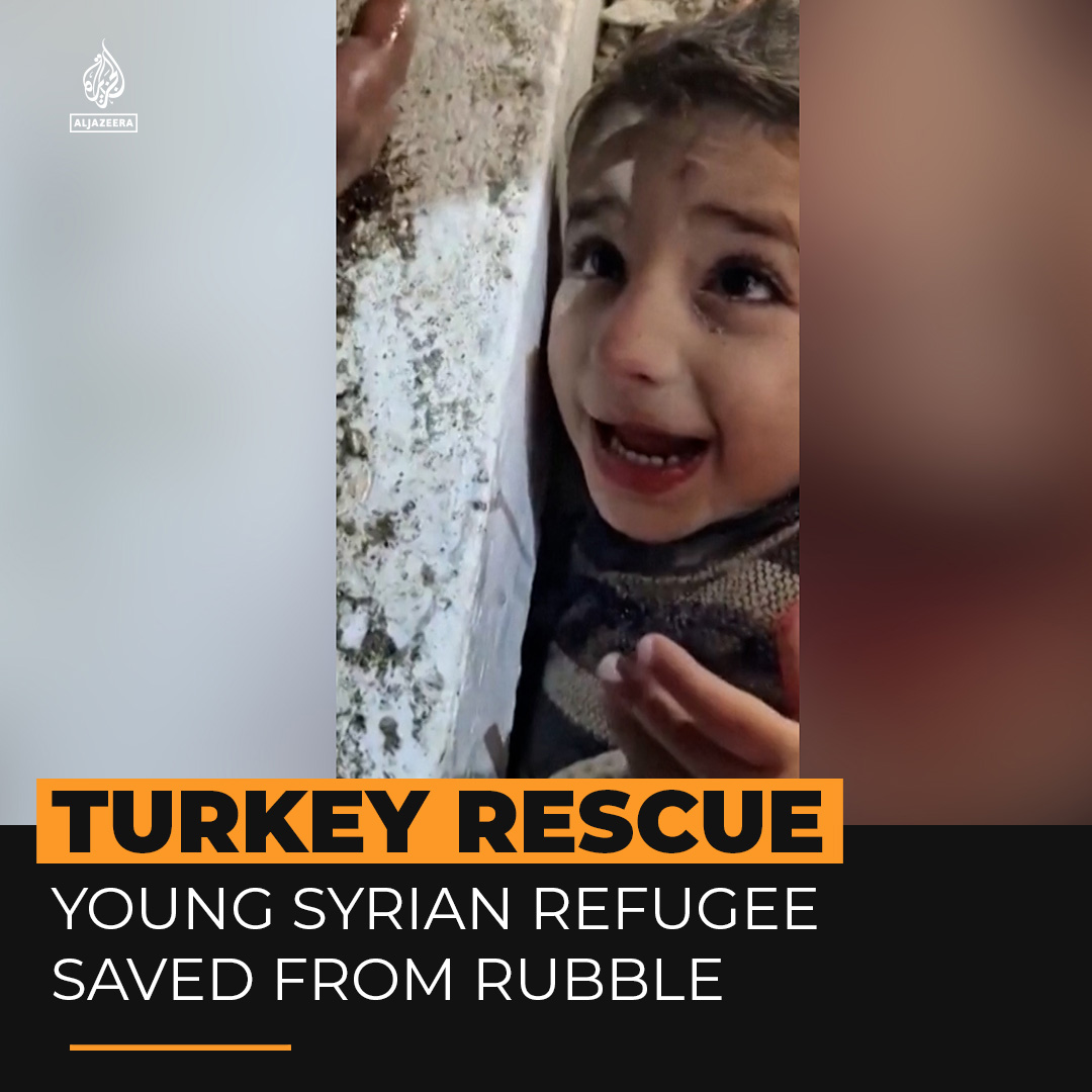 Rescue teams found a young Syrian refugee under the rubble of a collapsed building in the southern Turkish town of Hatay. The workers gave the boy water from a bottle cap before pulling him out, nearly 45 hours after the first of two major earthquakes ⤵️