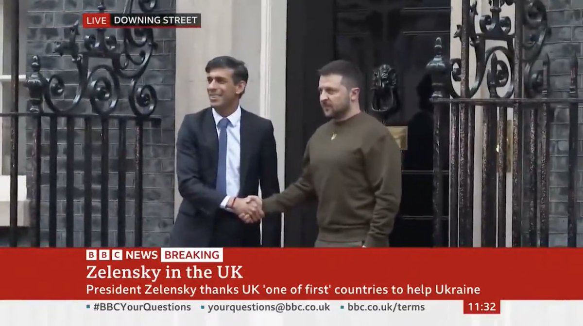 【现场画面】乌克兰总统泽连斯基(Volodymyr Zelensky)抵达伦敦,前往唐宁街与英国首相苏纳克(Rishi Sunak)会晤。 这是自去年俄罗斯入侵乌克兰以来,泽连斯基首次访问英国。