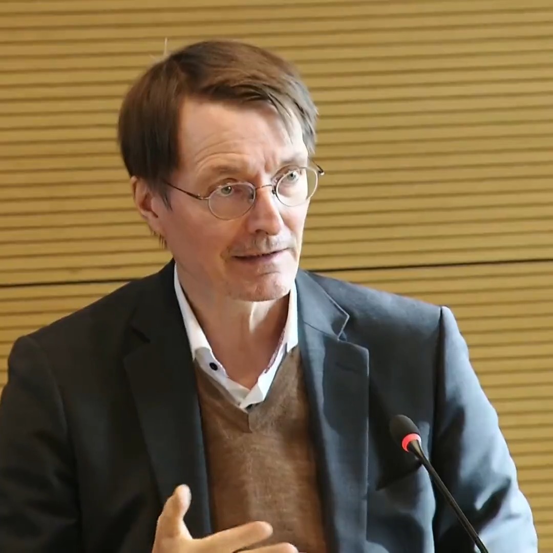„Wir schulden es den Kindern, dass sie Priorität haben“, sagte Prof. Karl Lauterbach heute bei der Pressekonferenz mit Lisa Paus, MdB (@BMFSFJ) zum Abschlussbericht der Interministeriellen Arbeitsgruppe „Gesundheitliche Auswirkungen auf #Kinder und #Jugendliche durch #Corona“. 🧵👇