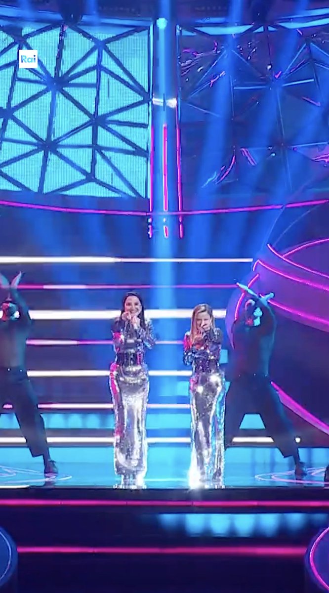 🎤 #PaolaEChiara 🎧 #Furore L’esibizione integrale è su RaiPlay 👉 In audio su RaiPlay Sound 👉 #Sanremo2023