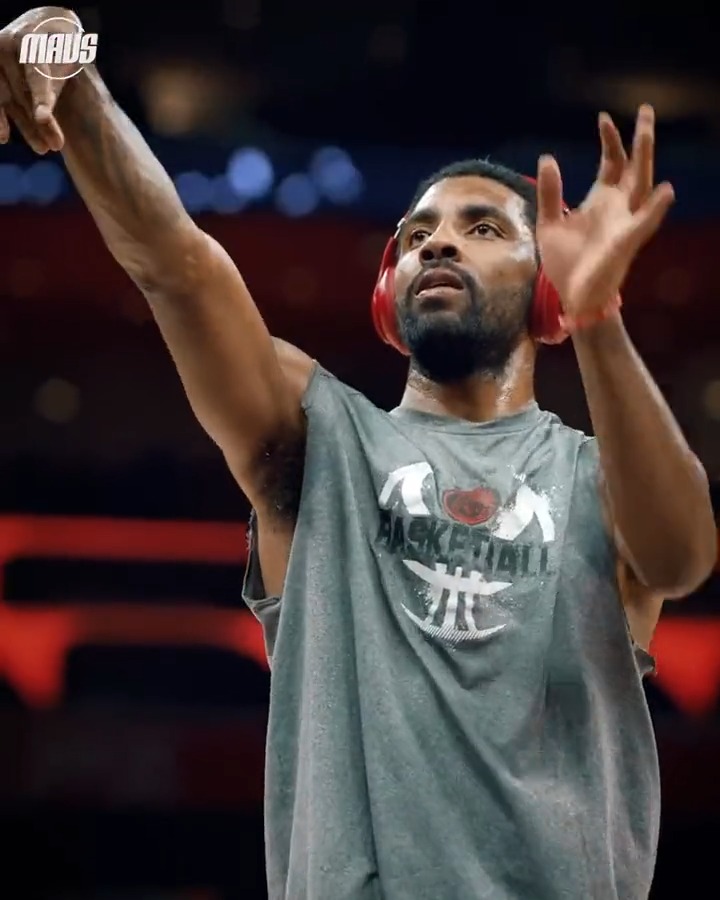Ready to hoop. Kyrie🤞🏾 // #MFFL