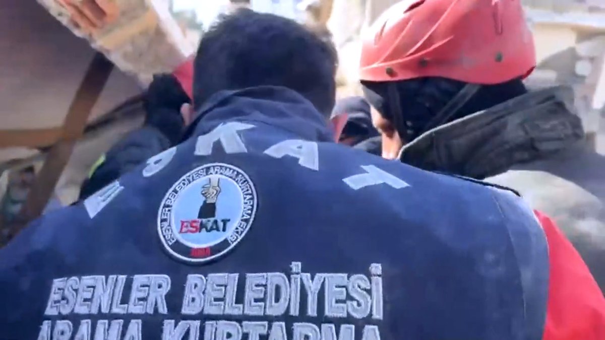 Haklar sana helaldir Hayrettin amca sen de hakkını helal et... Adıyaman'da bulunan ESKAT ekibimiz, Tokat İtfaiyesi, UMKE ve AFAD ekipleriyle birlikte 68 yaşındaki Hayrettin amcamızı sağ salim kurtardı.