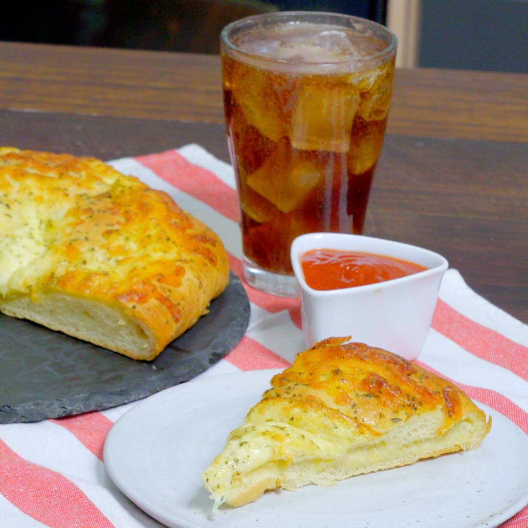 Ada roti kekinian ala Negeri Gingseng nih yaitu Korea. Roti kentang keju yang super empuk dan lelehan kejunya yang memikat hati. Yuk isi waktu weekendmu dengan bikin Potato Cheese Bread ini 😉⁣⁣⁣⁣ ⁣ Resep lengkap klik :