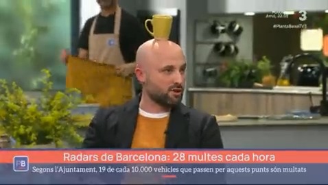 🗣 Jordi Graupera, en contra dels radars: "L'urbanisme de Barcelona està pensat perquè conduir sigui un problema, en comptes d'afavorir les alternatives. Estan forçant la gent a través del càstig i la por" #PlantaBaixaTV3 🔗
