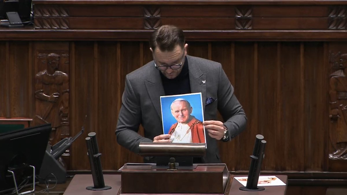 Tego intelektualisty dawno nie widzieliśmy i nie słyszeliśmy. I w sumie było nam z tym bardzo dobrze.