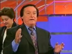Hoy se cumplen 18 años del fallecimiento de Paco Gandía. A Paco lo queremos como si fuera de la familia... y cuando éramos unos críos, jugábamos a intentar contar el chiste de los garbanzos. ¿MONOLOGUISTAS DE QUÉ? PD: hemos hackeado Twitter y hemos metido el vídeo entero. JA!