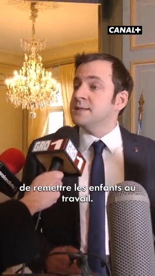 "J'ai décidé de remettre les enfants au travail" Emmanuel Micron a trouvé la solution pour qu'on parte plus tôt à la retraite