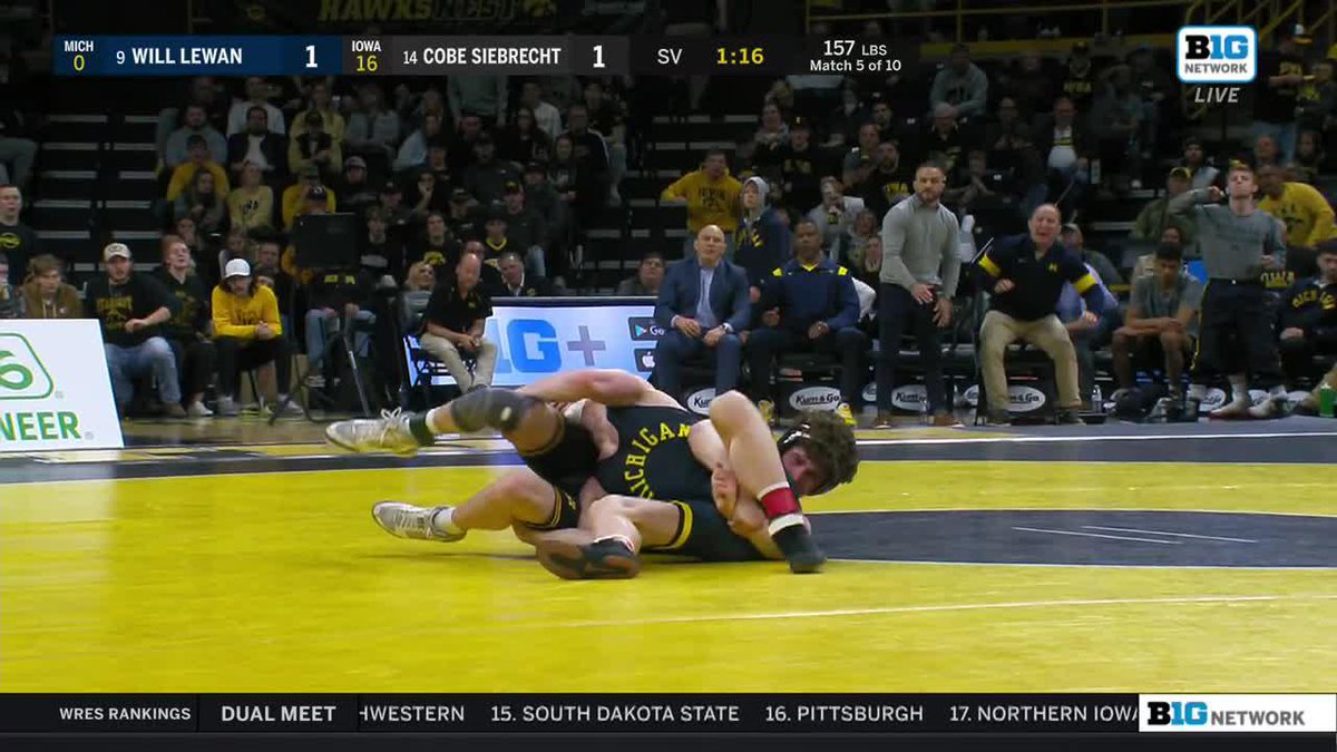 ๐ฆ๐ถ๐ฒ๐ฏ๐ฟ๐ฒ๐ฐ๐ต๐ ๐ฆ๐ต๐ถ๐ป๐ฒ๐! #13 Cobe Siebrecht gets the sudden victory over #10 Will Lewan, 3-1. #Hawkeyes 19, Michigan 0