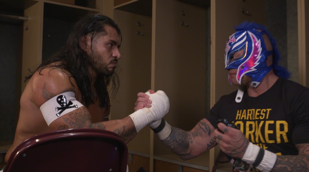 EXCLUSIVE: ♛Rey Mysterio❔ and S. 💀🇲🇽 show their mutual respect for each other, gifting one another one of their own masks. #SmackDown