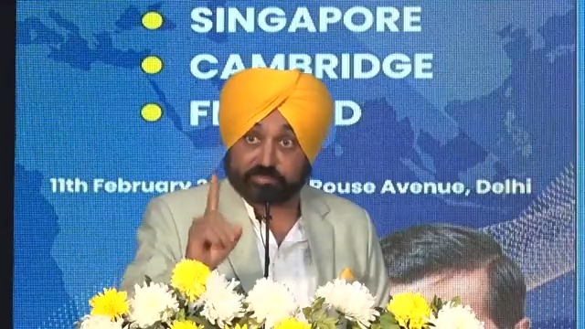 ਦਿੱਲੀ ਵਾਂਗ ਹੁਣ ਅਸੀਂ ਪੰਜਾਬ ‘ਚ ਵੀ ਅਧਿਆਪਕਾਂ ਤੋਂ ਹੋਰ ਕੋਈ ਕੰਮ ਨਹੀਂ ਕਰਾਵਾਂਗੇ…ਬੇਸ਼ੱਕ ਕੋਈ ਵੀ ਕੰਮ ਹੋਵੇ ਅਸੀਂ ਆਪਣੇ ਪੜ੍ਹੇ-ਲਿਖੇ ਨੌਜਵਾਨਾਂ ਨੂੰ ਟਰੇਨਿੰਗ ਦੇ ਕੇ ਉਸ ਕੰਮ ‘ਤੇ ਲਗਾ ਦੇਵਾਂਗੇ, ਪਰ ਅਧਿਆਪਕ ਸਿਰਫ਼ ਸਕੂਲ ਸੰਭਾਲਣਗੇ ਤੇ ਪੜ੍ਹਾਈ ਕਰਵਾਉਣ ਦਾ ਹੀ ਫ਼ਰਜ਼ ਅਦਾ ਕਰਨਗੇ…