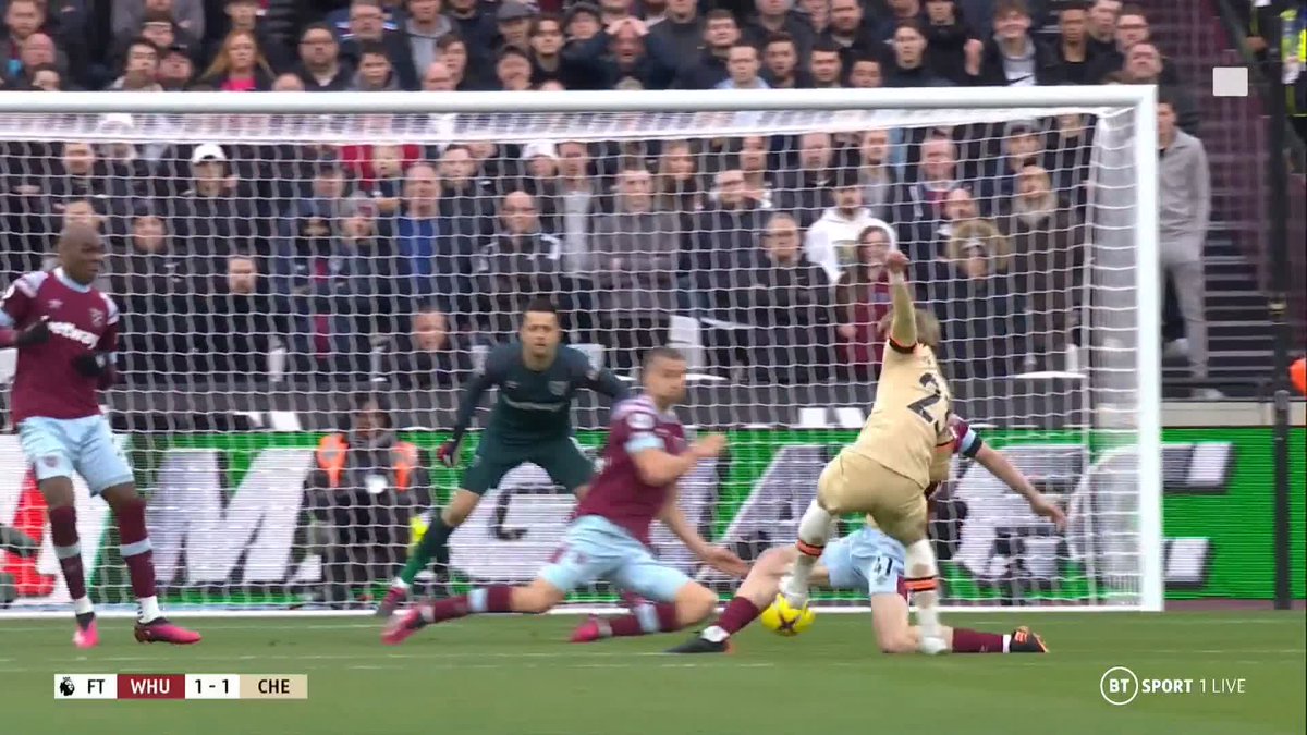 "He more or less saved it! It was a great save!" "I would have been going crazy! It's unbelievable!" Rio Ferdinand, Gianfranco Zola and Joe Cole were all baffled as to how Chelsea weren't awarded a late penalty vs. West Ham for a Tomas Soucek handball... 🔎