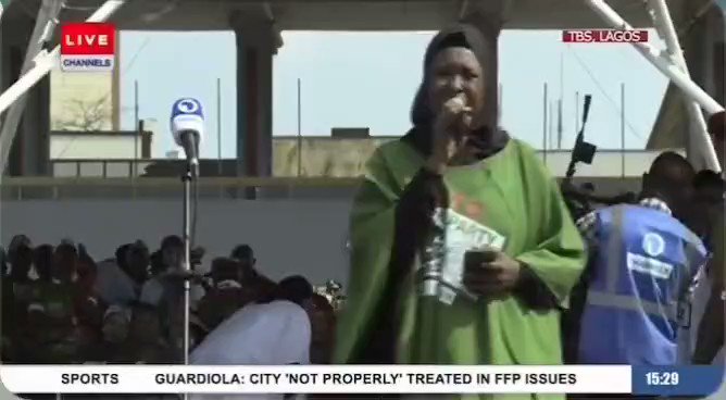 I cried while watching this video. See the moment Aisha Yesufu declared 1mins silence for those who died in the #Endsars struggle A New Nigeria is POssible #ObiDattiInLagos #ObiLagosRally #LagosForLP #ObiIsComing Agbado| City Boy| Tinubu and APC| Jakande|Election day| Ajah