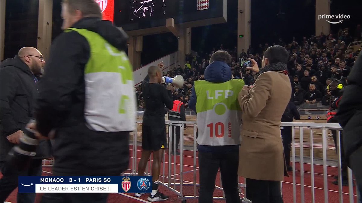 Presnel Kimpembe aux supporters parisiens présents à Monaco : « Les gars, on va avoir besoin de vous mardi à la maison. » 🎥 Prime Video Sport France