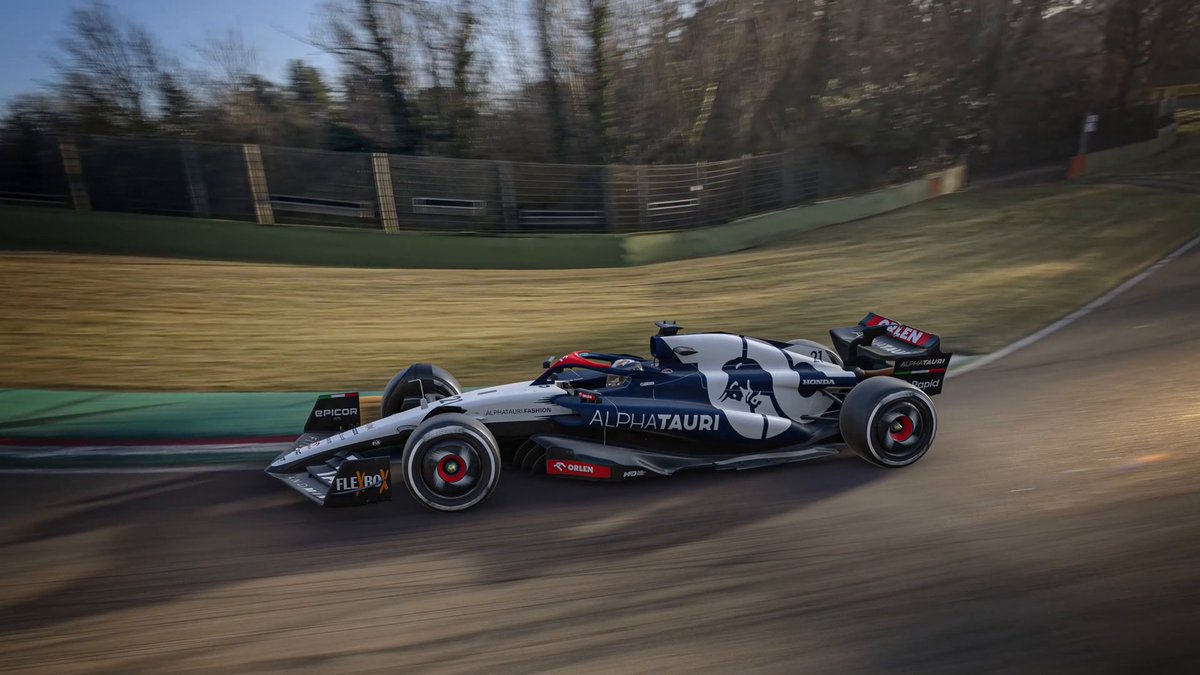fashionable on AND off the track 🔥 the AT04 suits any environment 😎