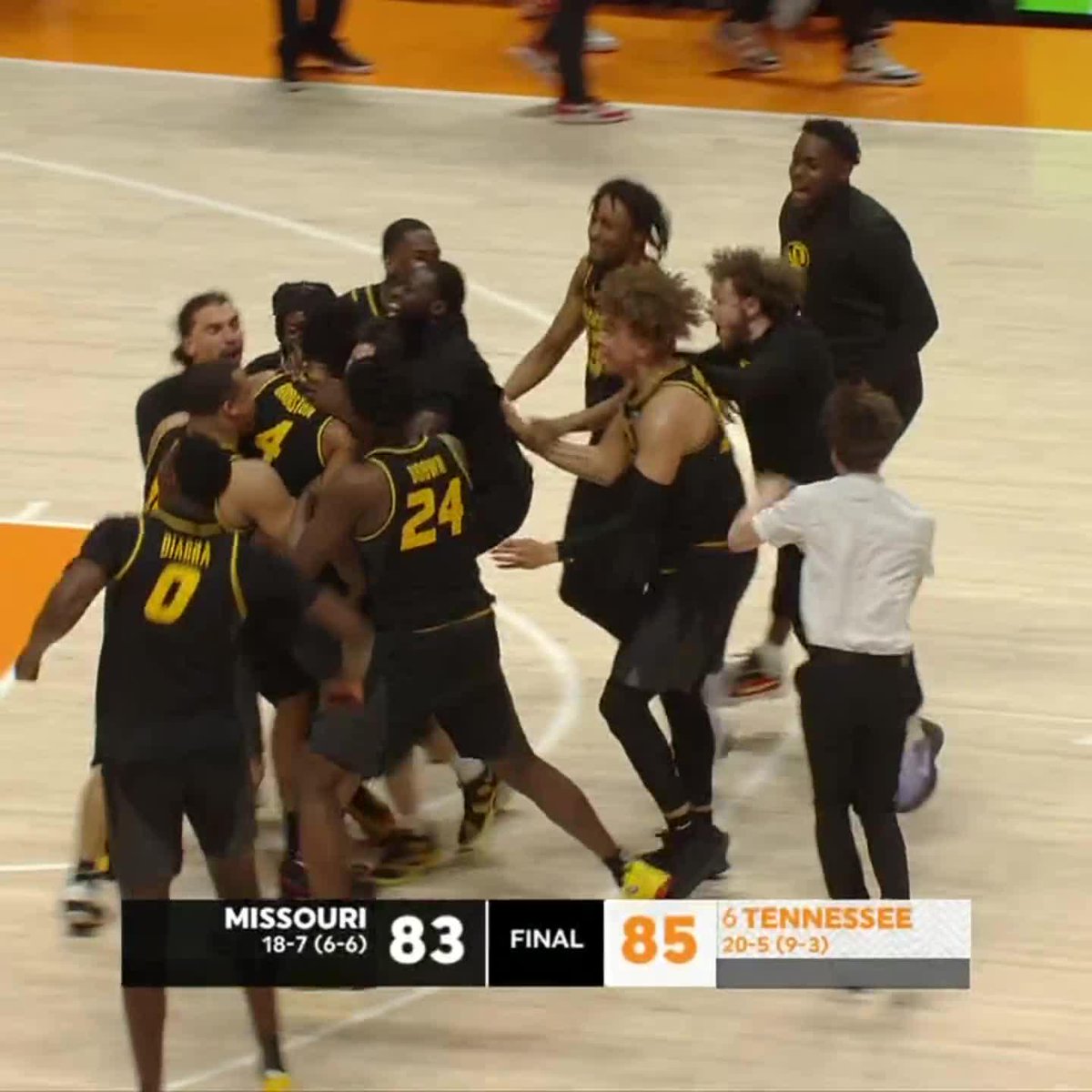 MISSOURI STUNS NO. 6 TENNESSEE AT THE BUZZER 😱