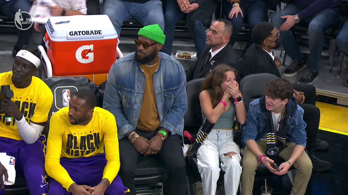 When you get to sit next to LeBron 😲❤️