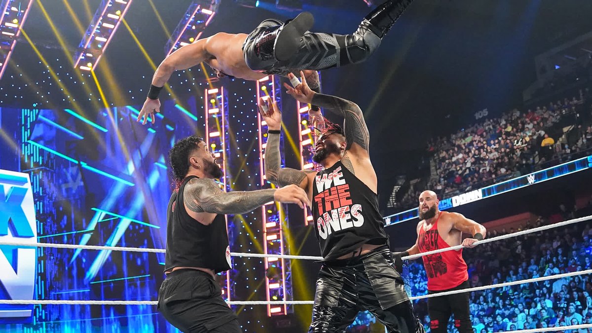 Jey The Usos arrives just in time to help his brother Jimmy in their defense of the SmackDown Tag Team Championship against #BraunStrowman and Lightskin Kingpin. #SmackDown
