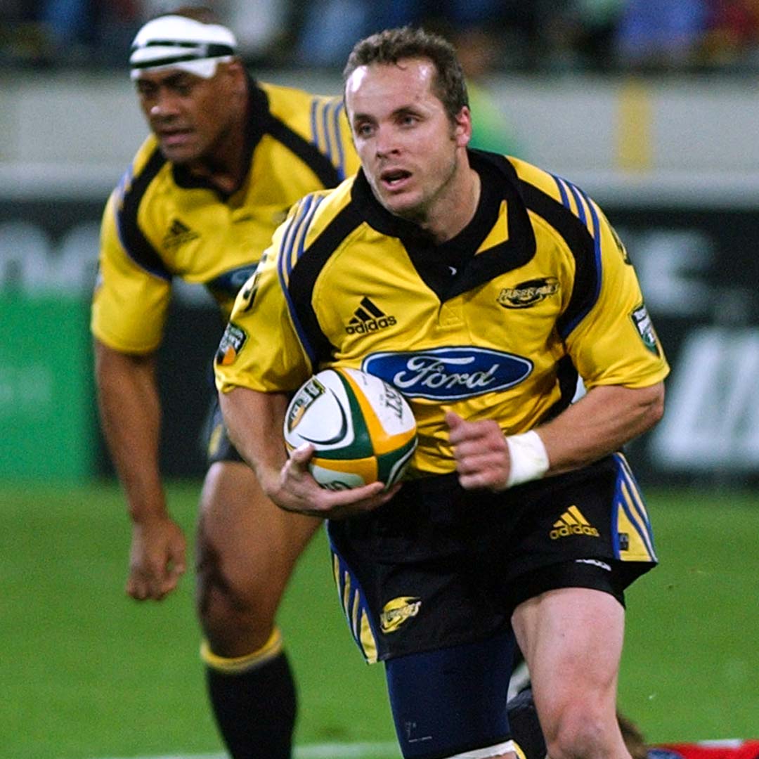 ⛽️ Serious gas and an outrageous dummy to finish. 🇳🇿 Happy birthday to Christian Cullen, one of the most enjoyable ball runners to watch!