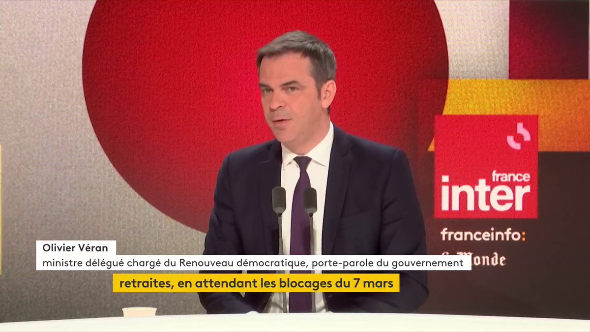"Quelqu’un qui a cotisé une carrière complète au SMIC pourra percevoir une pension revalorisée minimale à 1.200 euros", répète Olivier Véran. Il réagit aux propos de l’économiste Michael Zemmour, qui affirme "qu’il n’y a jamais eu de projet de retraite minimale à 1.200 euros".