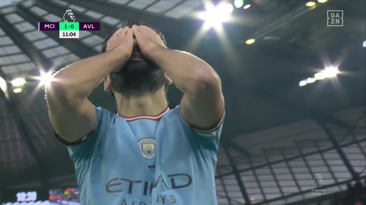 Gundogan era Kolo Muani y el 'Dibu'... ¡VOLVIÓ A SER EL 'DIBU'! 🔥 Emiliano Martínez lo ha vuelto a hacer. Ha vuelto a repetir la parada de la final del Mundial ✨ Fíjense en cómo reacciona el centrocampista del Manchester City #PremierLeagueDAZN ⚽🏴󠁧󠁢󠁥󠁮󠁧󠁿