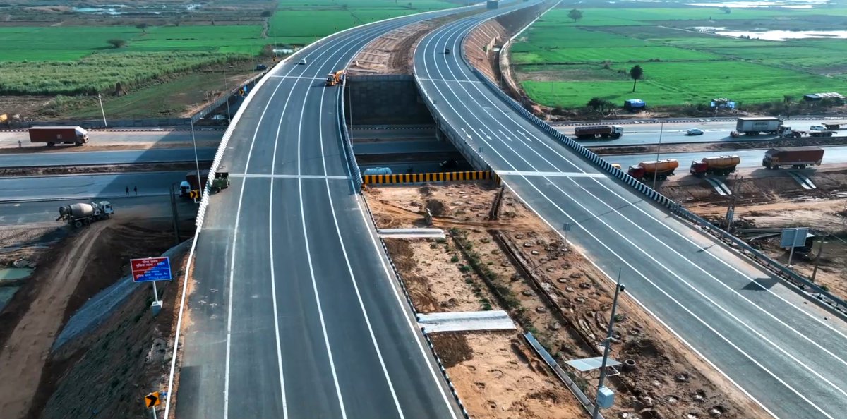 दिल्ली-मुंबई एक्सप्रेस-वे के प्रथम चरण का उद्घाटन। #Delhi_Mumbai_Expressway #BuildingTheNation #PragatiKaHighway #GatiShakti