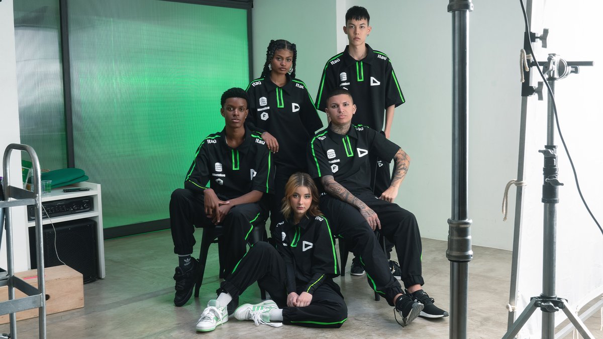 A NOSSA COLEÇÃO ESPECIAL DO VCT CHEGOU 💢 Você já pode adquirir seu uniforme, calça e manguito. Impossível não ficar brabo com o conjunto completo! Já corre pra garantir a sua em 💚
