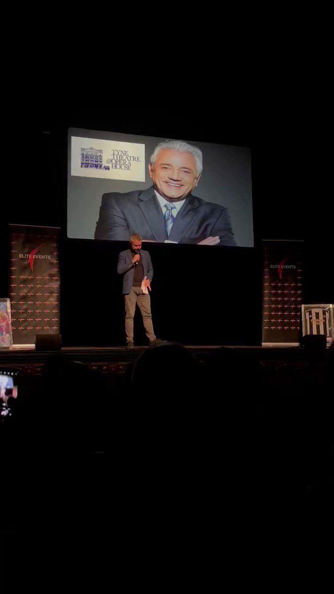 Pete Graves introducing King Kev. Great night! YanisNUFC Glen_NUFC SWW #NUFC
