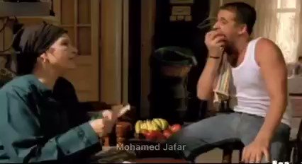 * وانا بسمع ال HR عشان تشرحلى اتخصملى ليه 1000 ج من ال 2000 اللى بقيضهم *