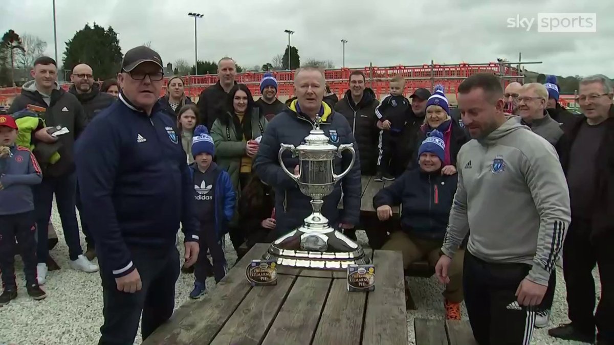 🥧 Fresh from the World Pie Championships, Darvel FC President John Gall also took the time to host a Pie Eating Competition at the club's ground and here's what happened ⬇️