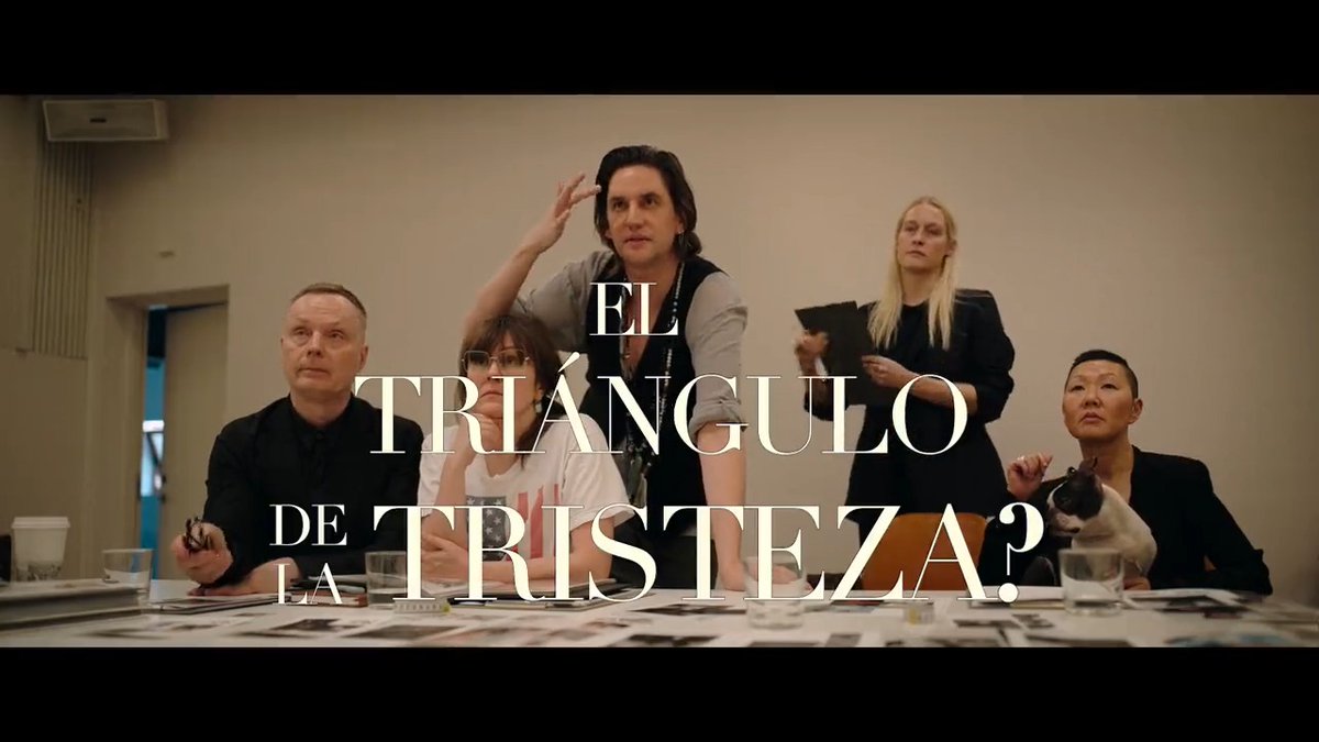 Relaja tu triángulo de la tristeza: el viernes se estrena la última genialidad de Ruben Östlund. El 17 de febrero solo en cines. Con Avalon. #ElTriángulodelaTristeza #TriangleofSadness