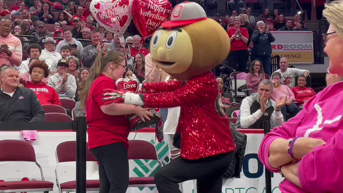 SWEET MOMENT: Brutus presenting Jacy Sheldon and the team’s biggest fan, Jacy’s sister, an early Valentine’s Day gift ♥️ #Buckeyes Ohio State Women’s Basketball