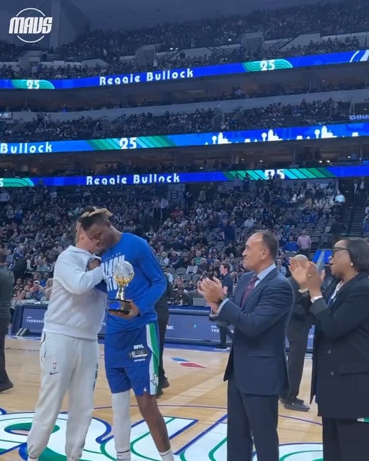 We are so proud of you Reggie 🙏 Deputy Commissioner Mark Tatum, Mark Cuban and Cynt Marshall presented @ReggieBullock35 with the Kareem Abdul-Jabbar Social Justice Champion Award 🏆 #MFFL