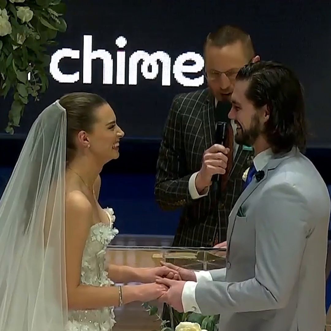 This couple got married at halftime of the Timberwolves-Mavs game 💍