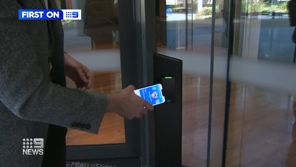 Monash has become the first university in Australia to ditch physical student cards. A digital alternative started rolling into smart wallets and it could pave the way for VicRoads to do the same with driver's licences. Mark Santomartino #9News
