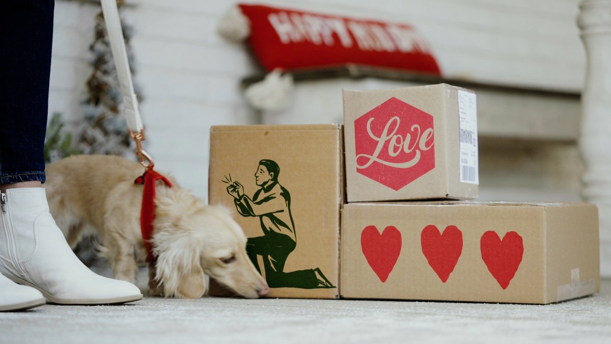 Every day, millions of packages travel the world. Whether you need to reach your loved ones down the road or across the globe, we've got you covered 💜 Happy #ValentinesDay
