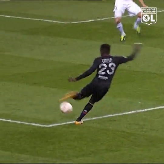 Il y a tout juste 10 ans Samuel Umtiti célébrait la #SaintValentin avec une demi-volée en lucarne absolument mémorable 🙌😘 𝘽𝙤𝙣𝙣𝙚 𝙛𝙚̂𝙩𝙚 𝙖̀ 𝙩𝙤𝙪𝙨 𝙡𝙚𝙨 𝙖𝙢𝙤𝙪𝙧𝙚𝙪𝙭 𝙙𝙚 𝙡'𝙊𝙇 ❤💙
