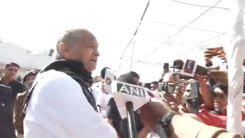 इन्होंने एजेंसियों को जिस प्रकार से प्रभावित कर रखा है, किसी भी कीमत पर उचित नहीं कहा जा सकता। अब BBC पर हमला किया है, BBC की क्रेडिबिलिटी एक्स्ट्रा ऑर्डिनरी है देश में और दुनिया के अंदर, आज भी गांवों के लोग जो हैं वो बीबीसी सुनते हैं और ये कहते हैं कि, हां BBC में न्यूज आ गई।