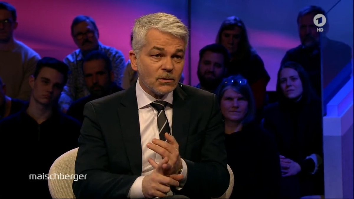 „Dieses Manifest ist Ausdruck eines übelsten Nationalpazifismus“, sagt der Militärexperte Carlo "Realism, Gedankenfetzen and Rants" Masala über das #ManifestfuerFrieden. Die Forderung, dass beide Seiten im #UkraineKrieg Kompromisse machen müssten, sei unverschämt. #maischberger #Wagenknecht #Schwarzer Das Erste