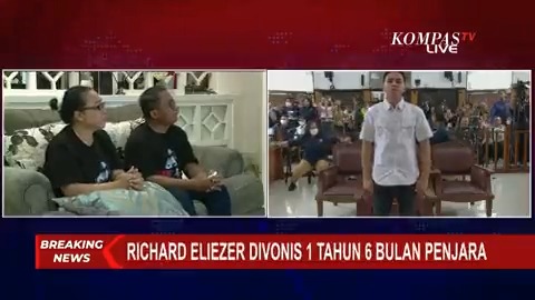 Majelis Hakim memberikan Richard Eliezer vonis satu tahun dan enam bulan penjara, lebih ringan dari tuntutan Jaksa Penuntut Umum, hari ini (15/2) di PN Jaksel. Hakim juga menyebut apa saja poin memberatkan dan meringankan Eliezer. #VonisSambodiKompasTV #SidangVonisEliezer