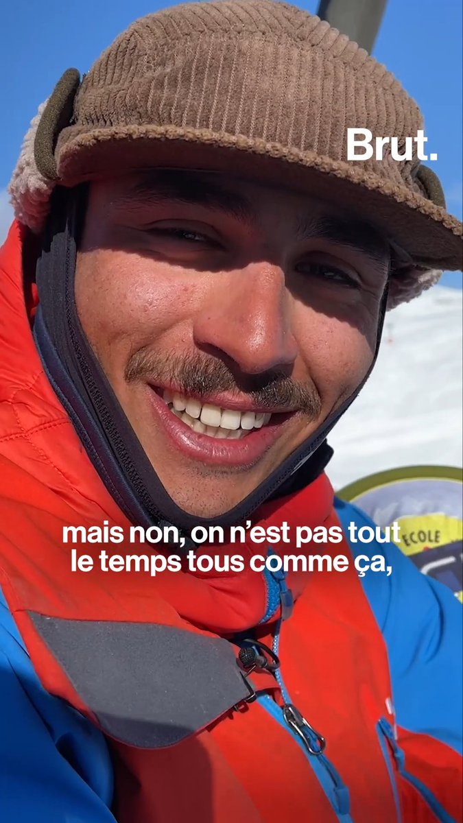 Son job de saisonnier à lui, c'est moniteur de ski à la Plagne en Savoie. Kyrian a 19 ans et durant l'hiver, il apprend à faire du ski à des enfants ou à des adultes. On l'a accompagné sur les pistes… et on s'est humilié en tentant de le suivre en luge.