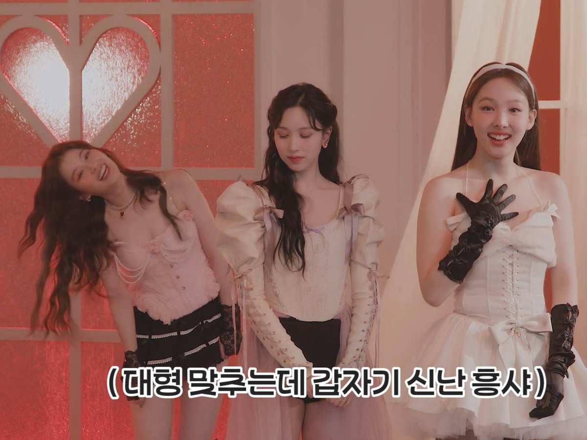 Extrovert Sana vs Introverts Minayeon