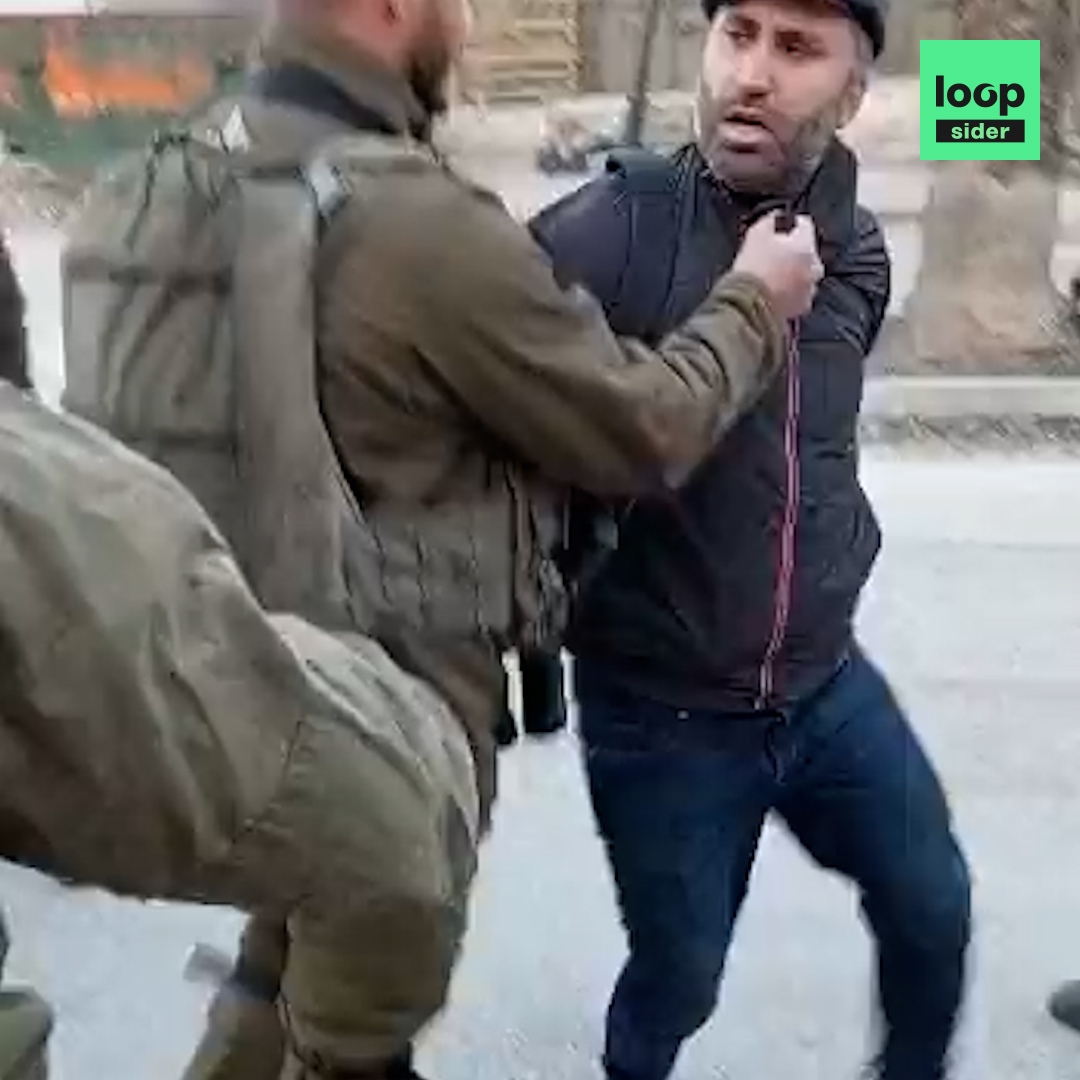 Cet activiste palestinien faisait visiter la ville d'Hébron en Cisjordanie occupée à des journalistes américains quand soudain, sans raison apparente, un soldat israélien l'intimide puis l'agresse. Le tout à été filmé du début à la fin.