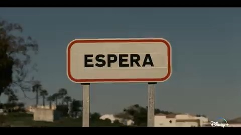 Esta es la historia de un pueblo andaluz contada por pueblos andaluces. Ya disponible #LaChicaInvisibleDisneyPlus, serie en exclusiva en la que el pueblo es el protagonista.